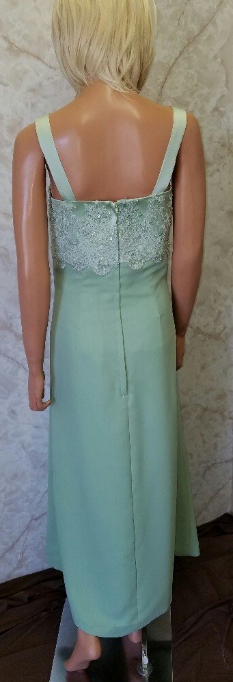 green mothers dress and jacket